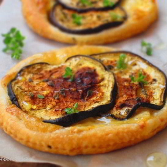 Рецепт тарталеток с баклажанами и сыром бри