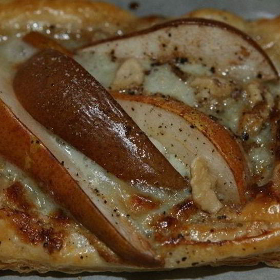 Рецепт тарталеток с грушами, грецкими орехами и голубым сыром