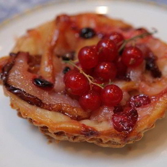 Рецепт тарталеток с грушами и красной смородиной