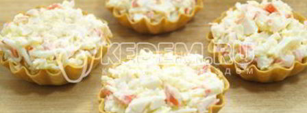 тарталетки с крабовыми палочками. Шаг 4
