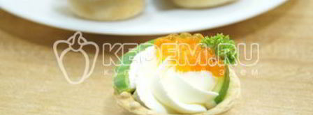 тарталетки с красной икрой праздничные. Шаг 4