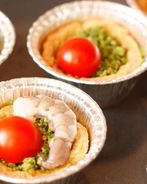 Тарталетки с песто и креветками