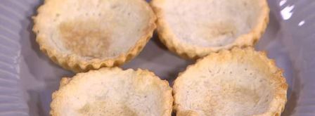 тарталетки с семгой, красным луком и каперсами. Шаг 5