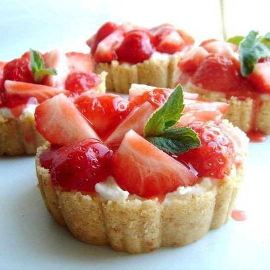 Рецепт клубничного тарта с манным пудингом