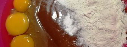 шоколадный теплый тарт с вишнями и сливами. Шаг 5