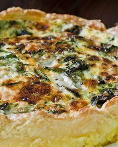 Тарт с черемшой, беконом и рикоттой