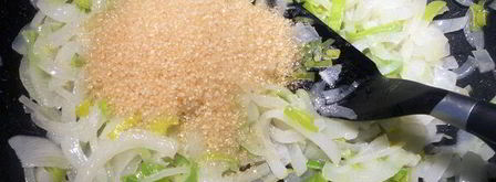 тарт с карамелизованным луком и рикоттой. Шаг 3