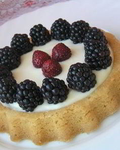 Тарт с маскарпоне и ежевикой