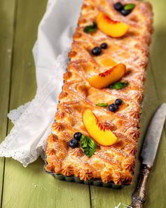 Тарт с персиками и заварным кремом