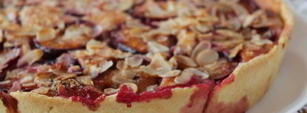 тарт со сливами, рикоттой и миндалем. Шаг 6