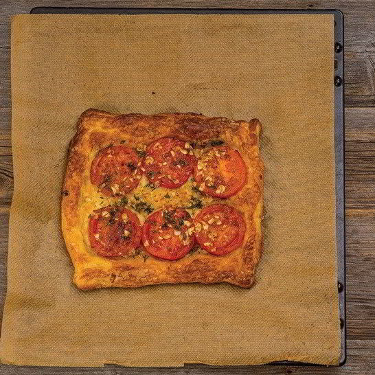 Рецепт томатного тарта с фетой и тархуном