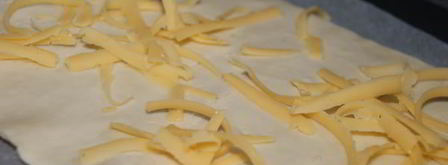 яичница на слоеном тесте. Шаг 4