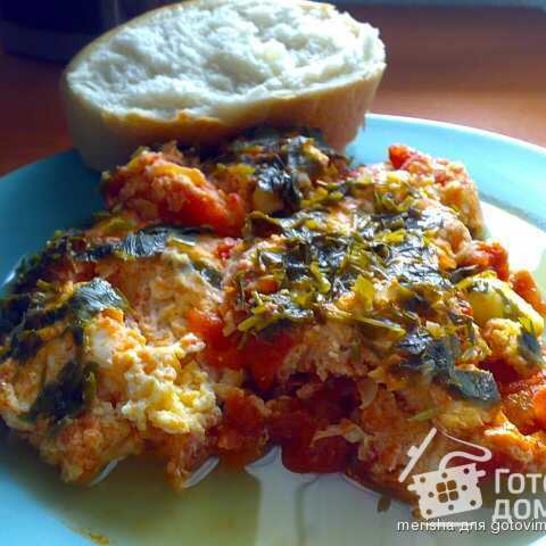 Рецепт яичницы с помидорами и сыром