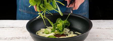 яичница в булочке. Шаг 2