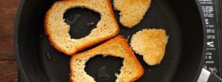 яичница в хлебе. Шаг 6