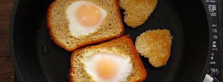 яичница в хлебе. Шаг 8