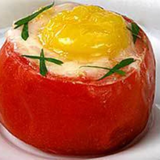 Рецепт яичницы в помидорах