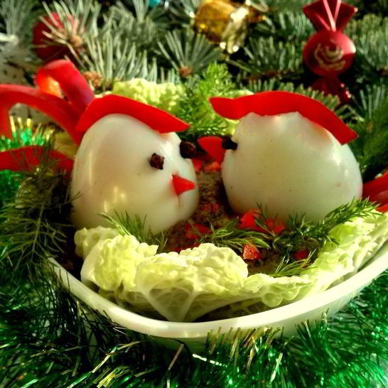 Рецепт закуски петушки из яиц